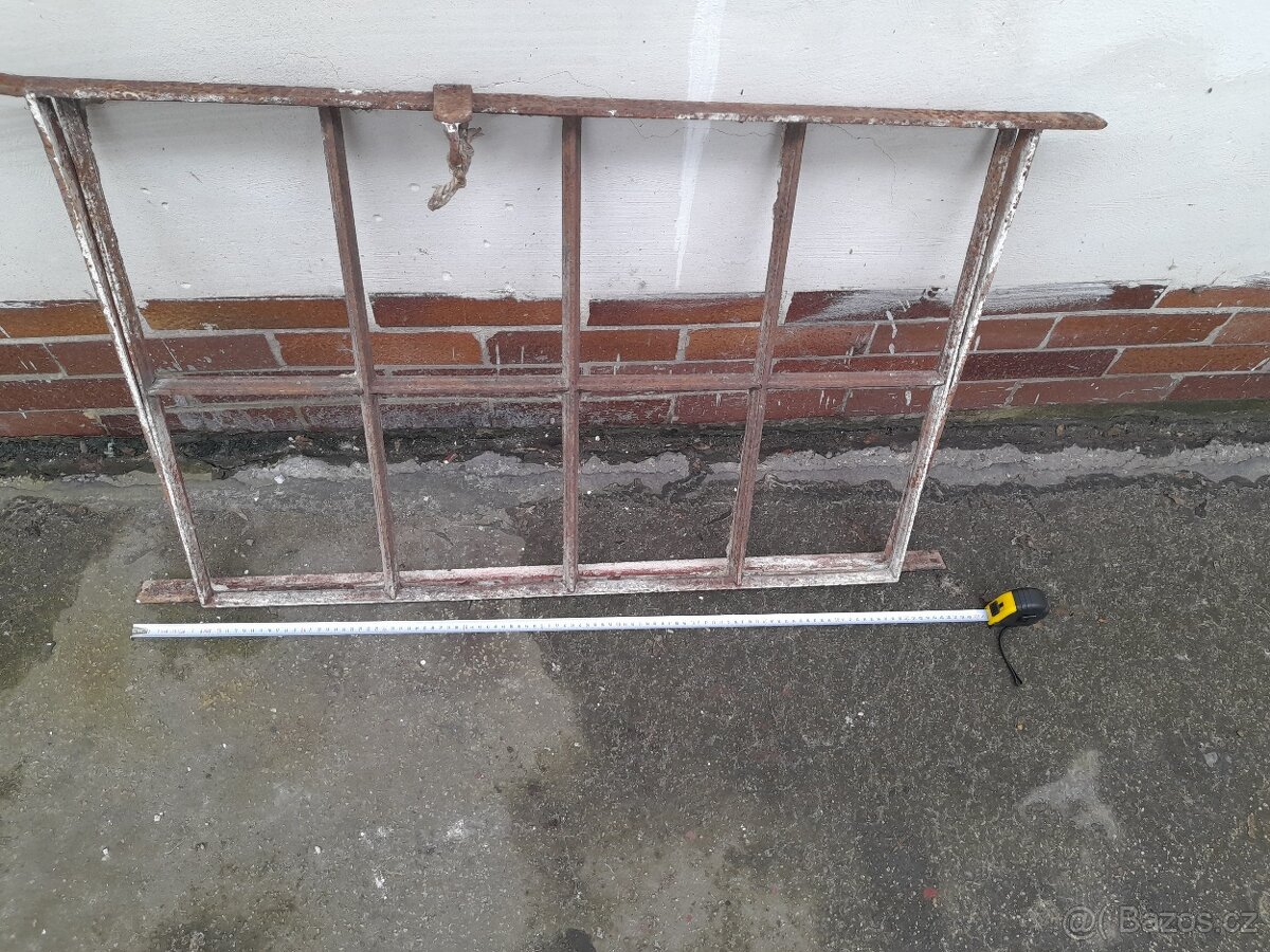 Prodám staré, železné, vyklápěcí okno - 3