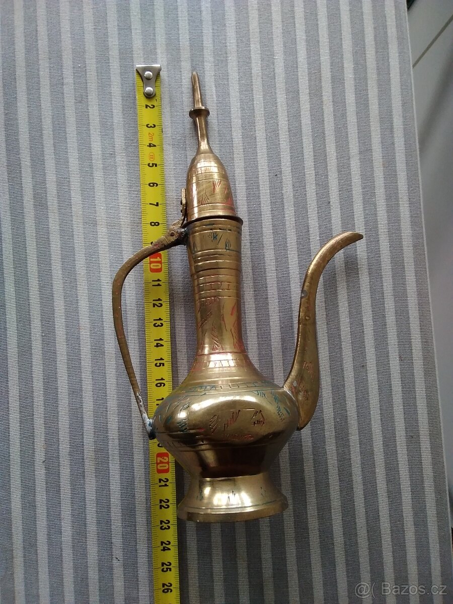 Mosazná orientální zdobená konvice. Indie ruční práce. - 3