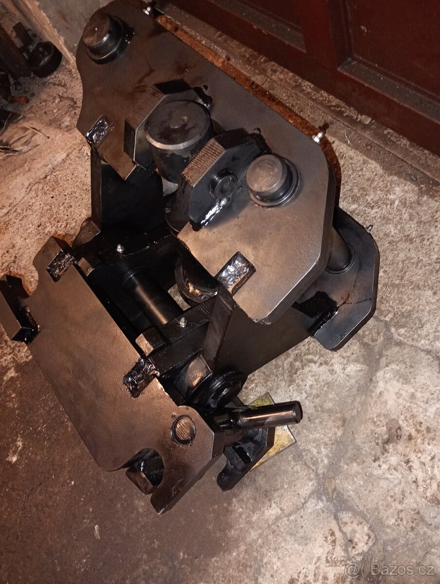 Naklápěcí hlava Caterpillar, pístová 2x45' - 3