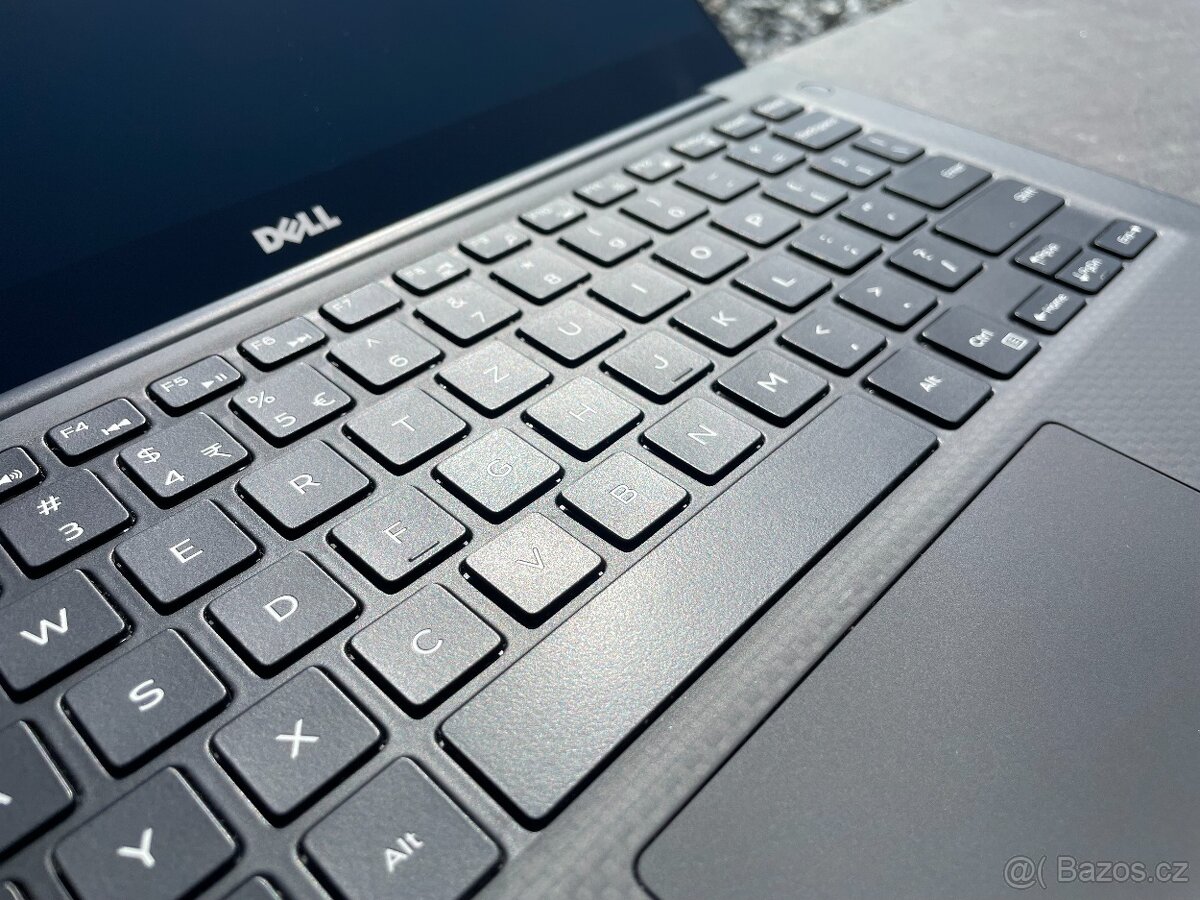 krásný Dell XPS 13 - procesor i7, dotykové LCD 3200x1800 - 3