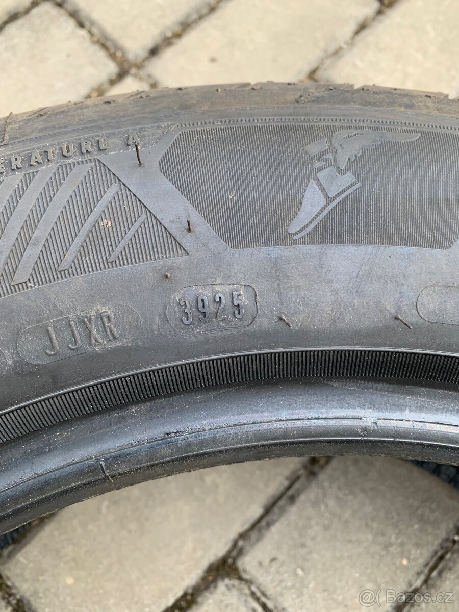 Pneu 205/60R16 - 3