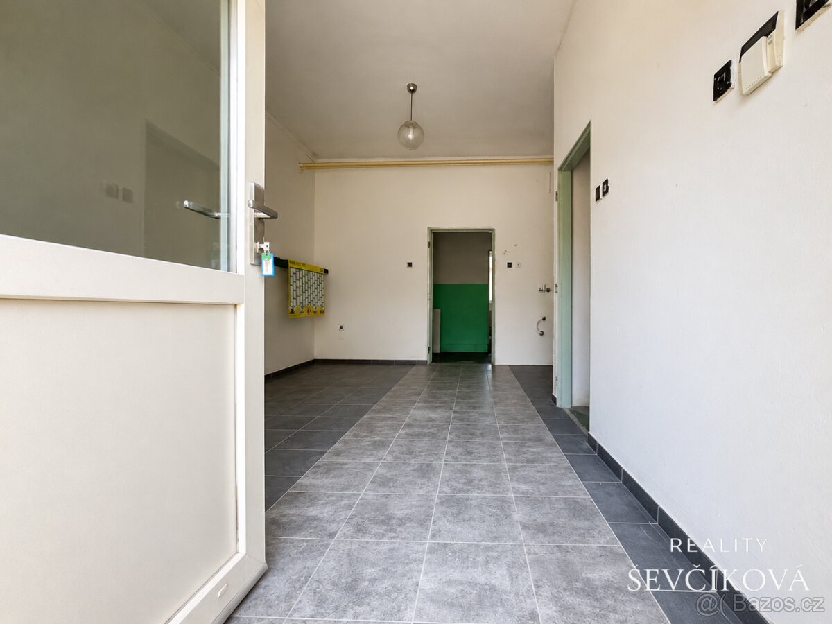 Pronájem dílny/autoservisu, 910 m2 - Panelová - 3