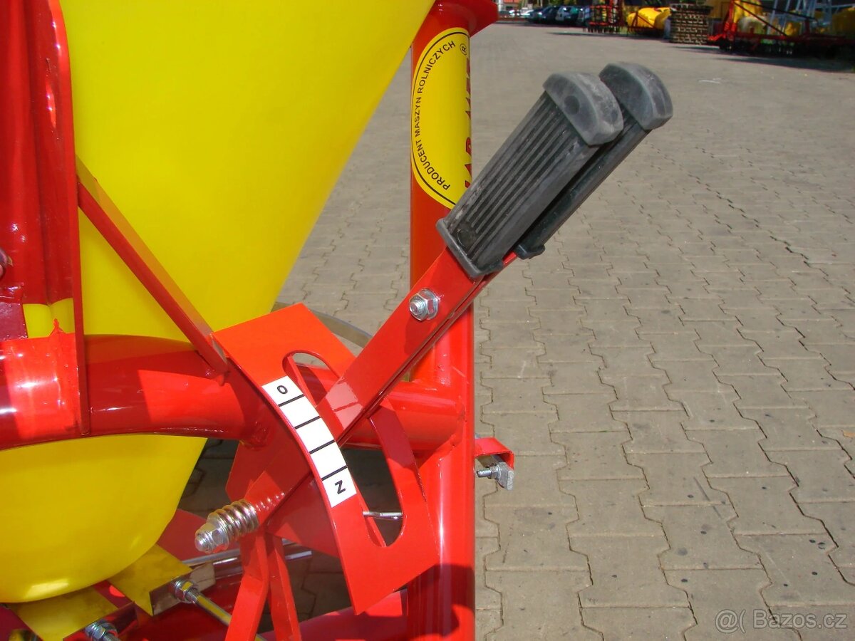 Rozmetadlo hnojiv 300 a 500 l - 3