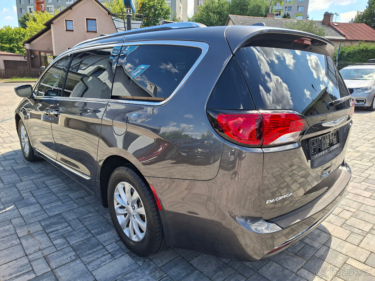 Chrysler Pacifica 3,6L V6, 8míst, android, DVD, Top výbava - 3