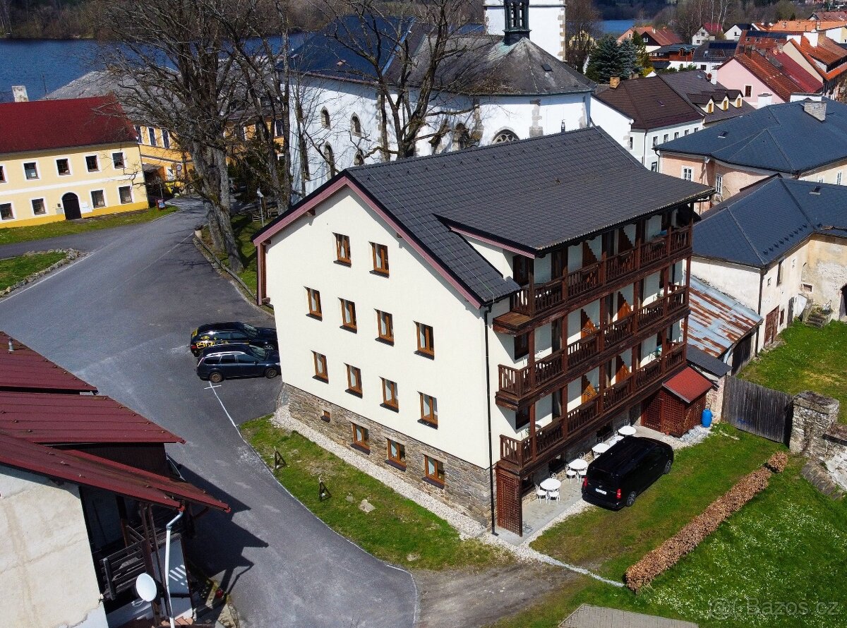 Dům přímo u jezera ve Frymburku - 3