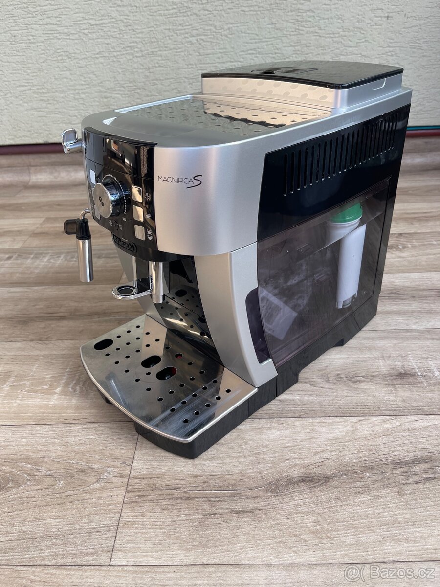 Delonghi Magnifica S - 3