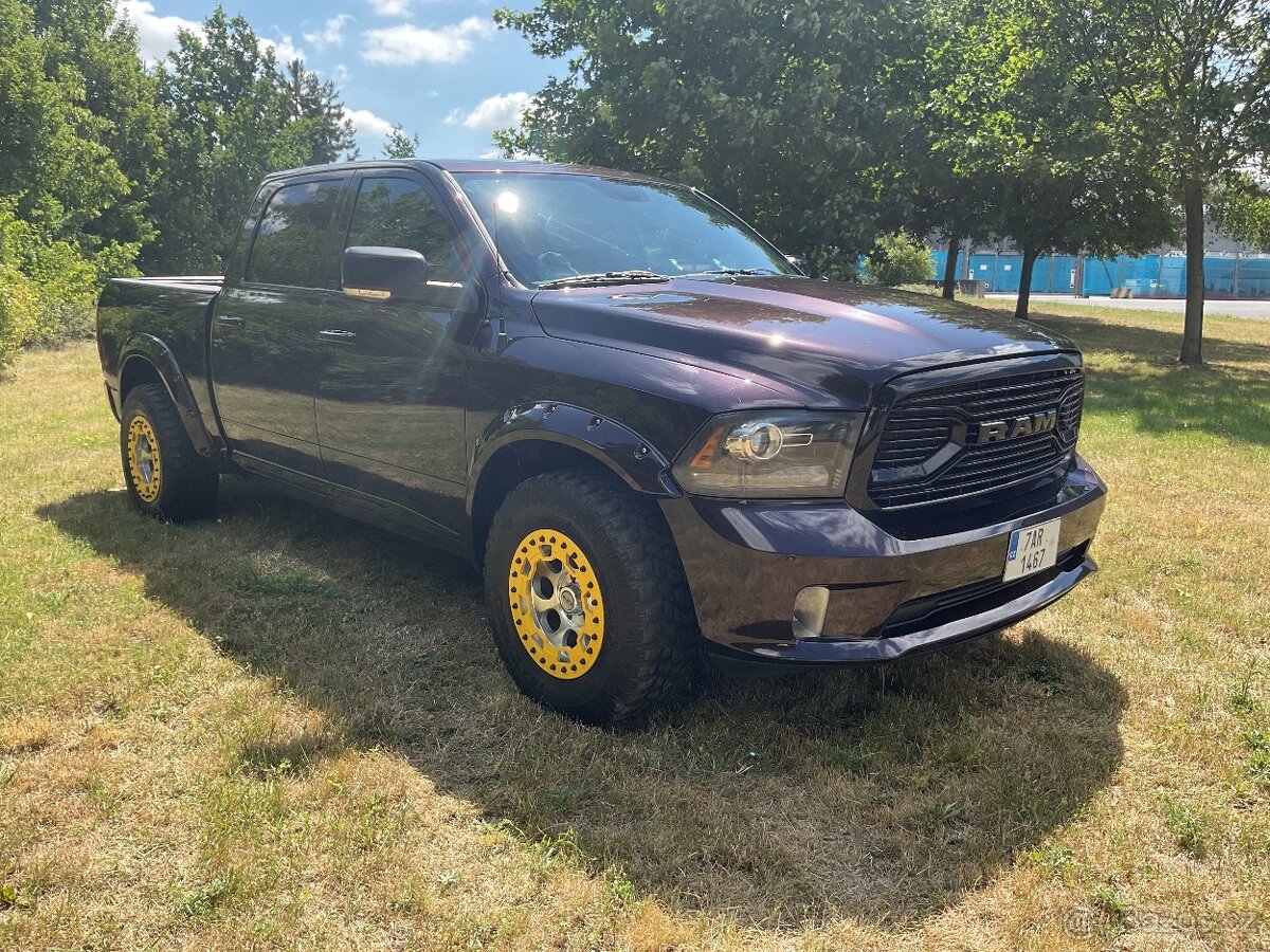 DODGE RAM 1500 5,7 HEMI SPORT