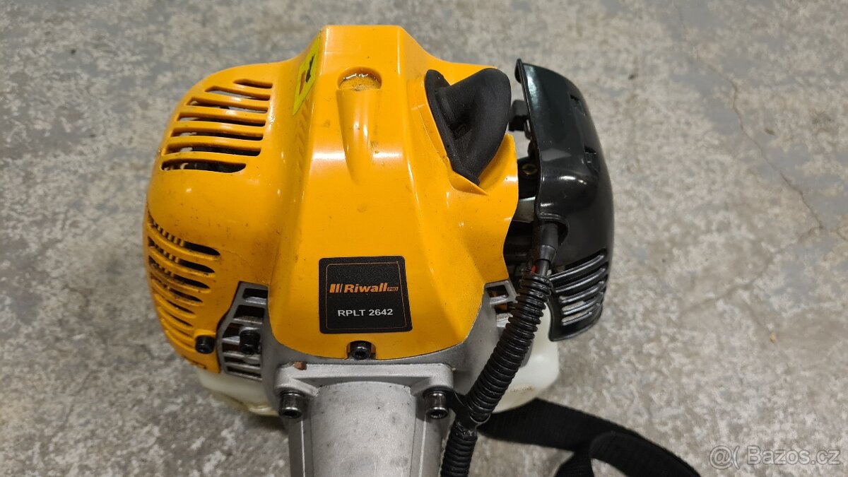 Benzínový vyžínač Riwall RPLT 2642 - 3