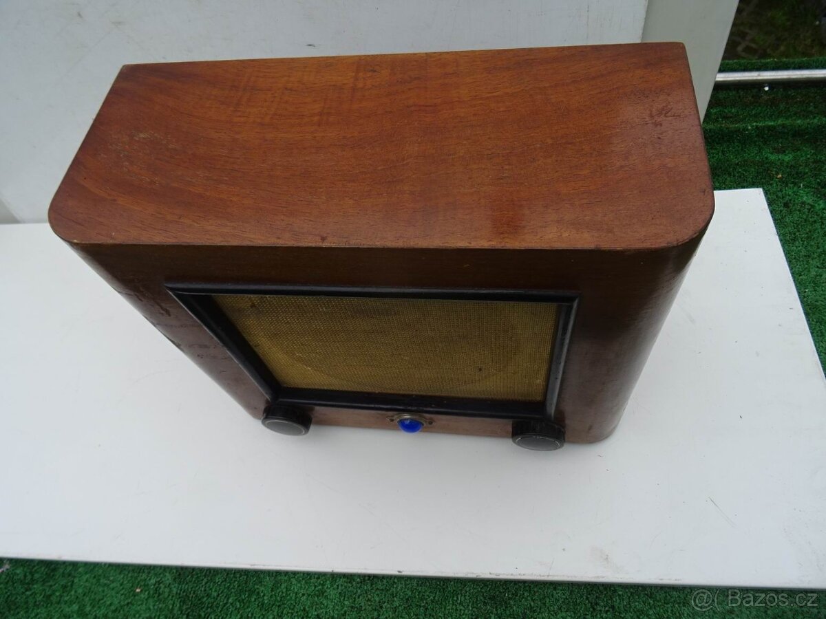 Reproduktor v dřevěné skřínce . - 3