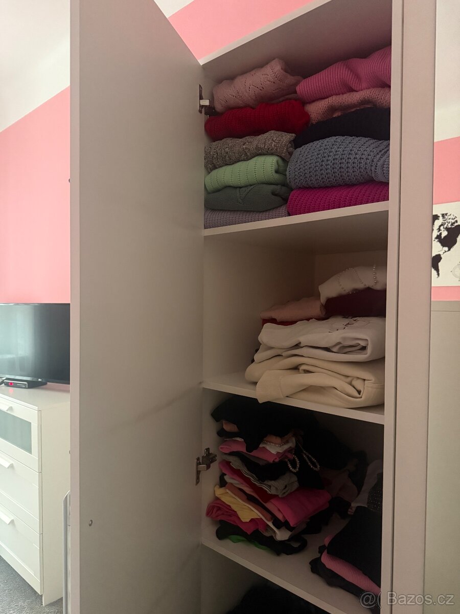 Šatní skříň se zrcadlem - 3