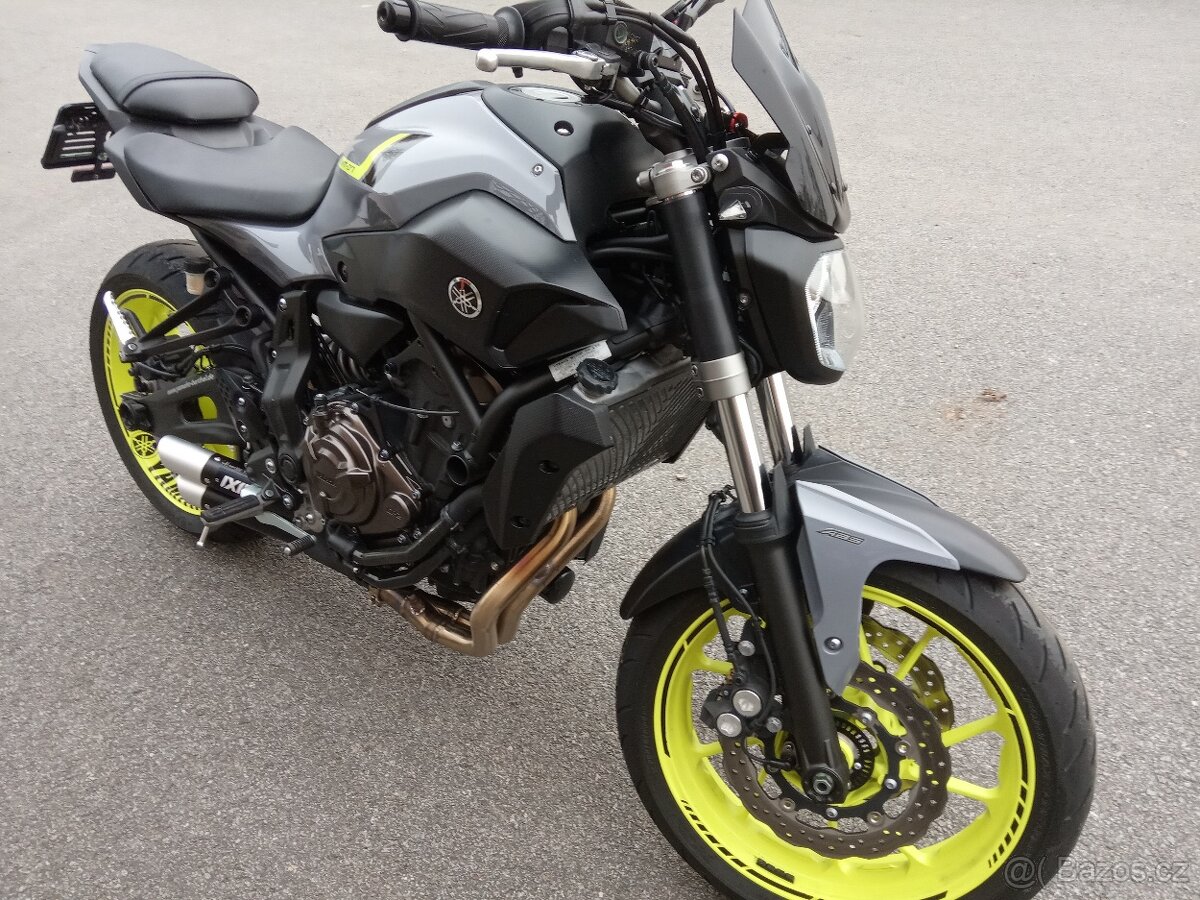 Yamaha MT07 - 3