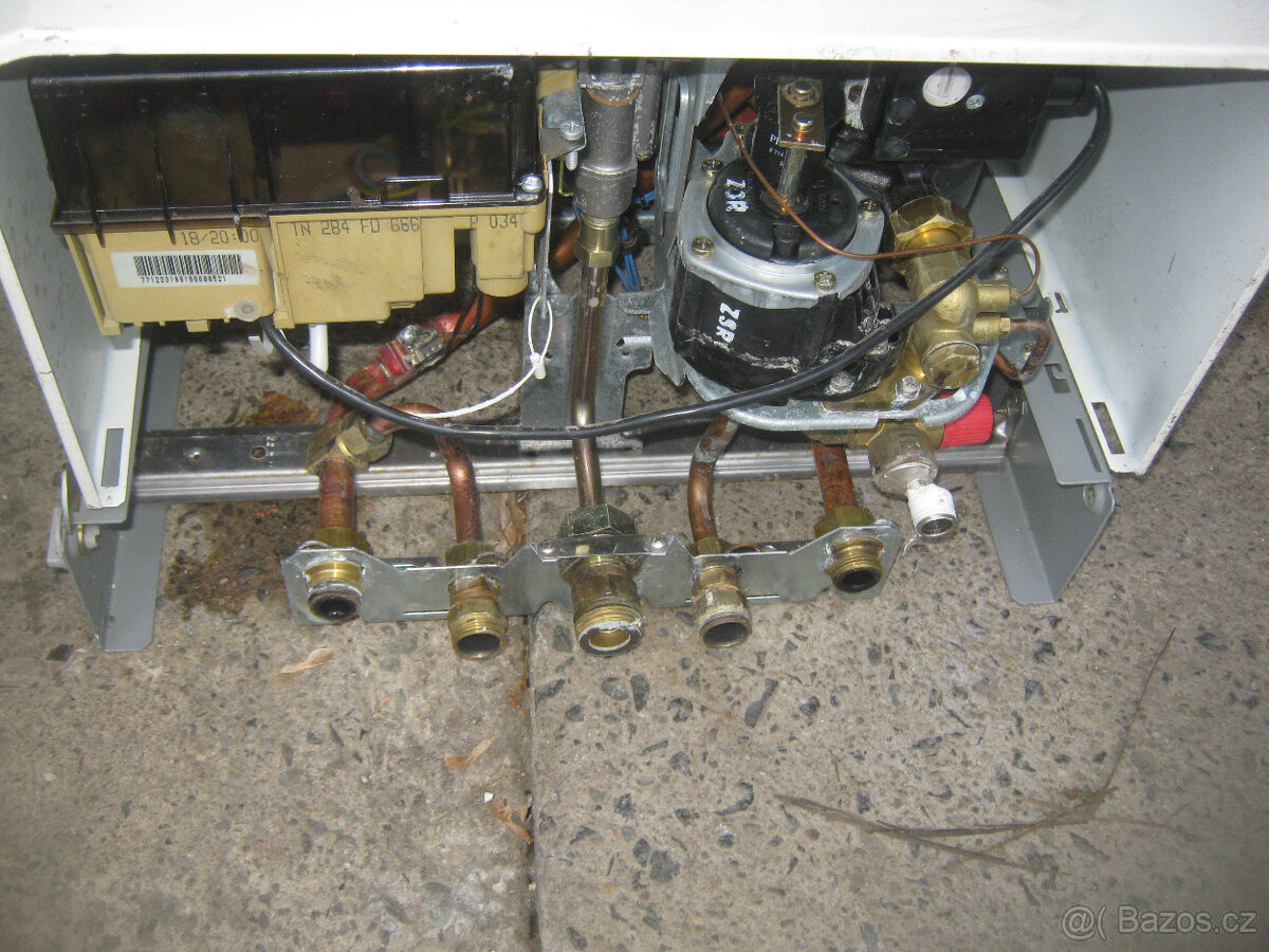 Prodám nástěnný plynový kotel JUNKERS ZR 24-3AE 23 - 3