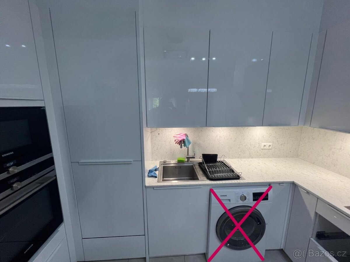 Moderní kuchyně v bílém lesku KARIN - 3