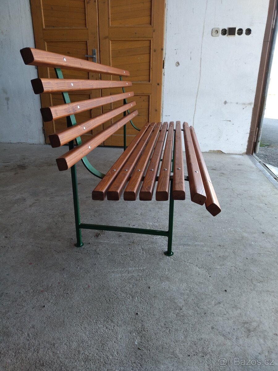 LAVICKA NA ZAHRADU - 3