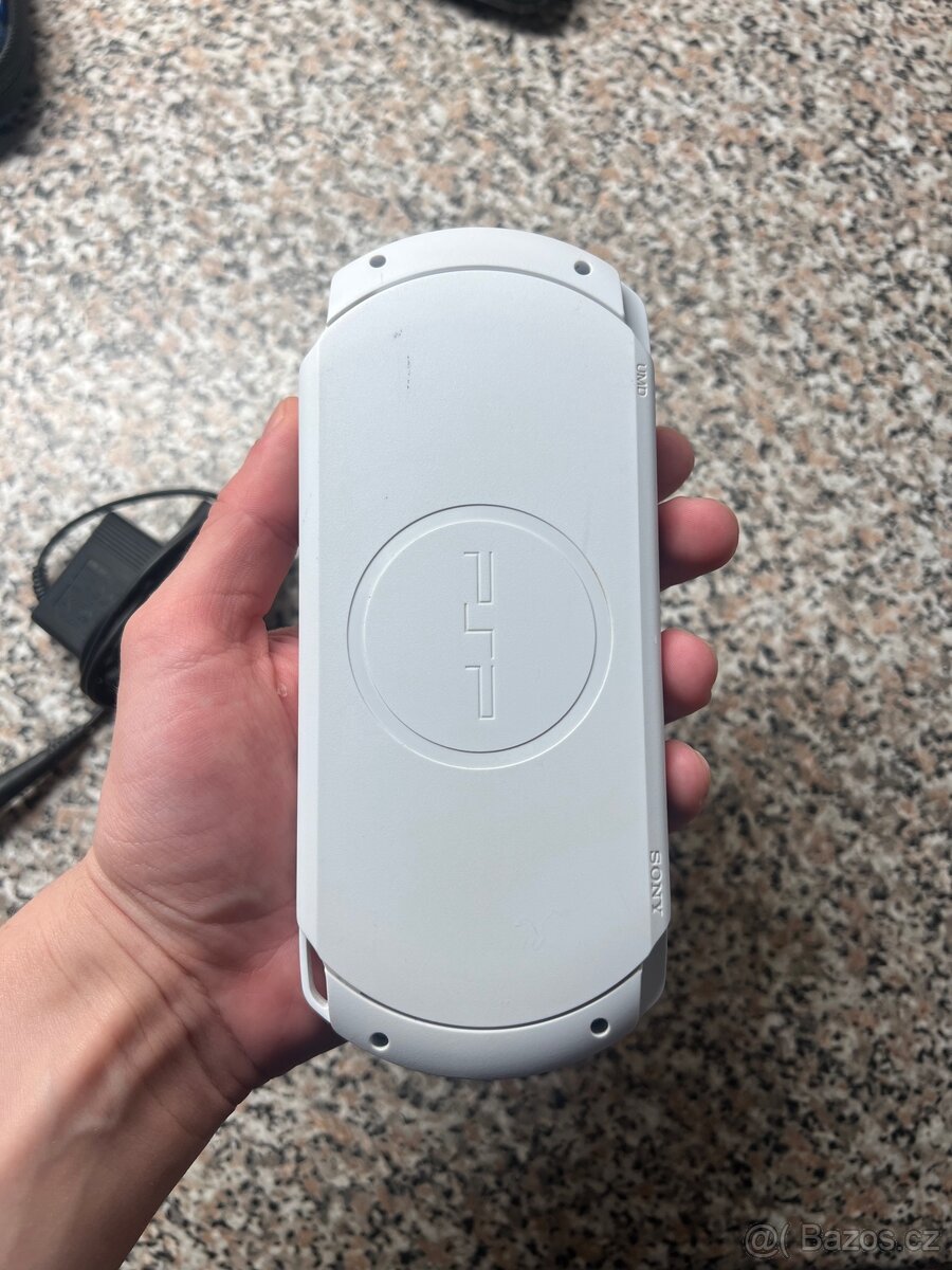 Sony PlayStation Portable (PSP) Street E1004 - 3