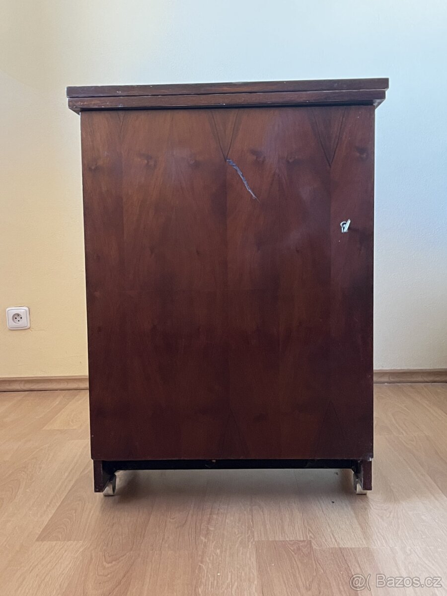 Skříňový šicí stroj Veritas - 3
