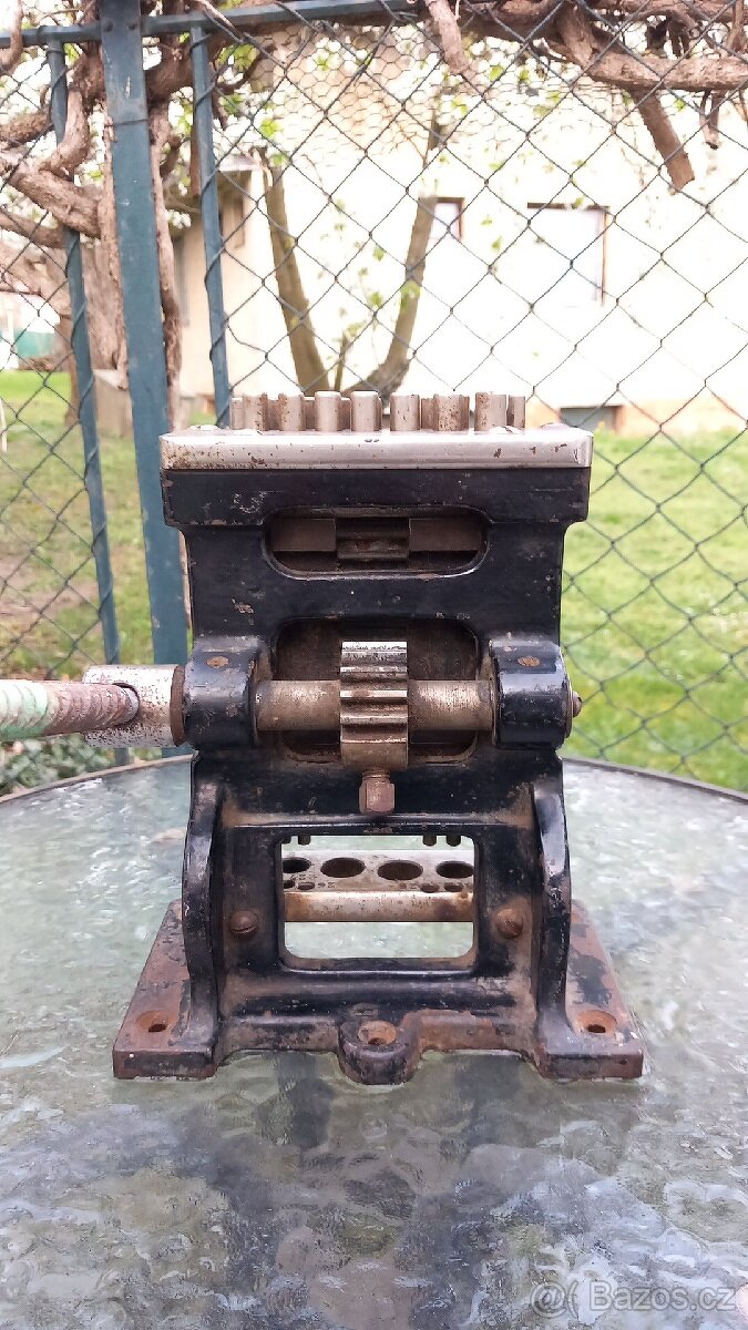 Starý Dentální pákový lis - 3