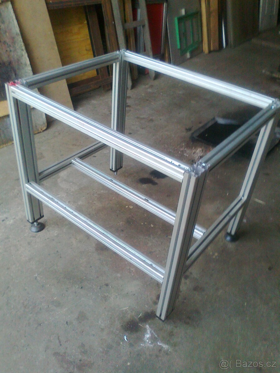 Pracovní stůl - 3