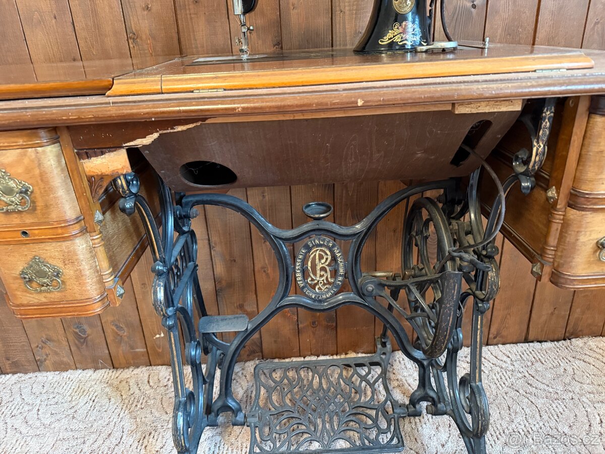 Starožitný šlapací šicí stroj Singer R.C. - 3