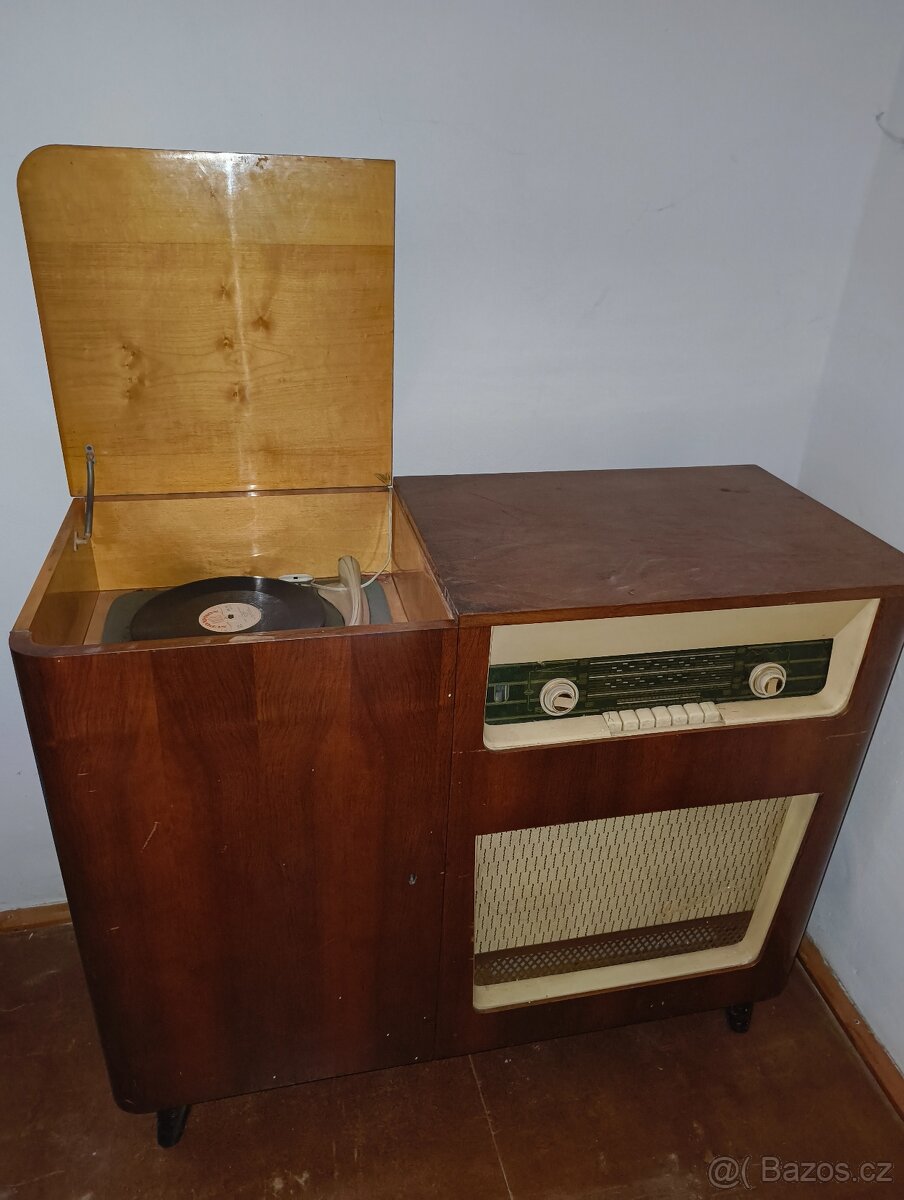 Staré rádio gramofon Supraphon model LE61 - 3