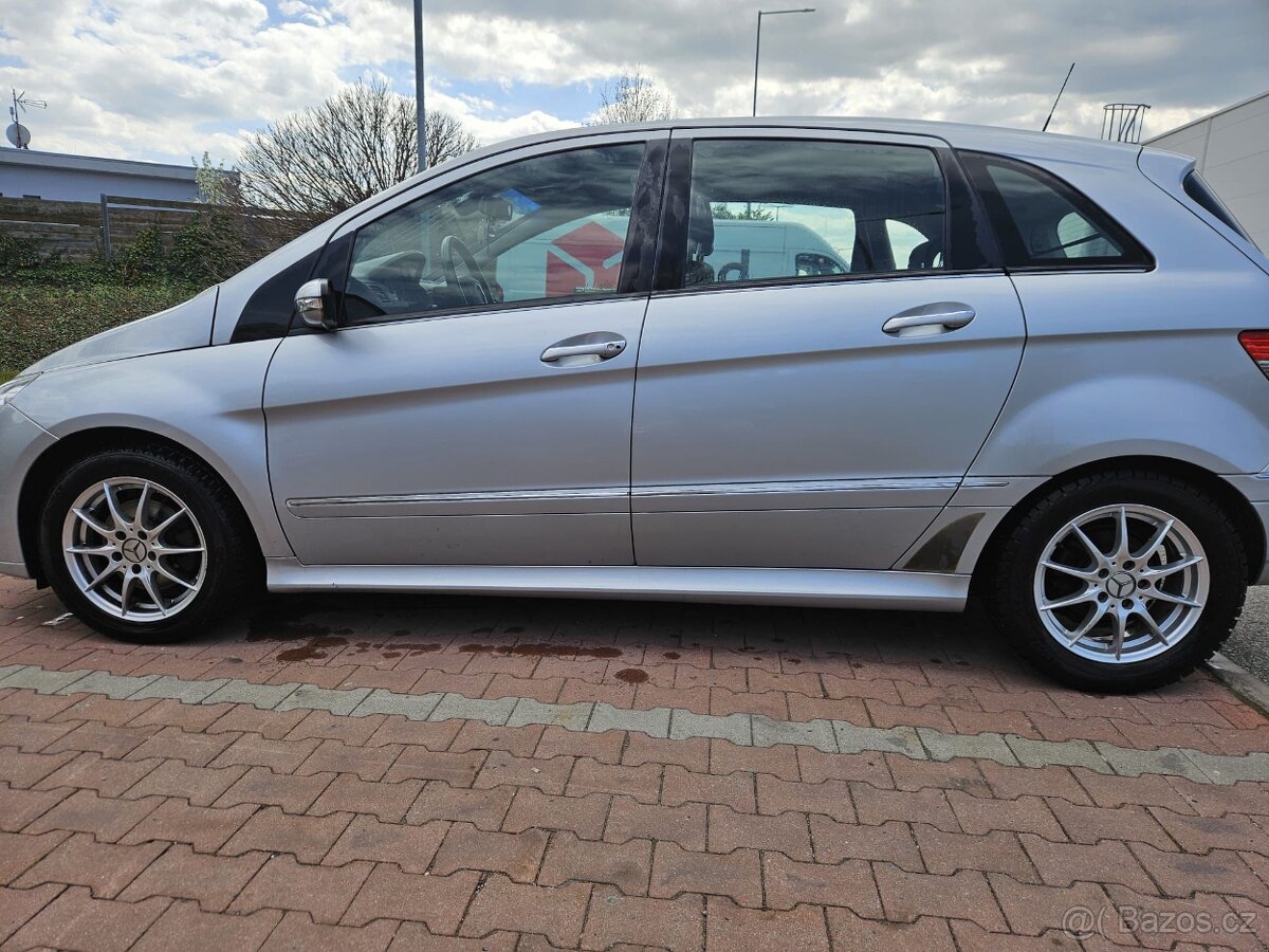 Mercedes Benz B - 3
