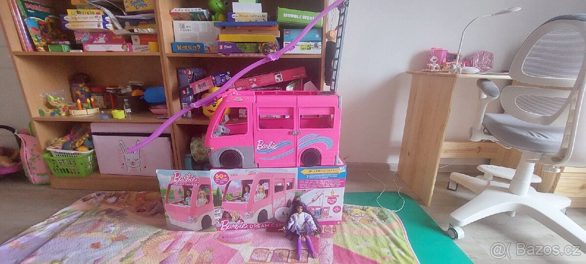 Karavan Mattel s klouzackou plná vybava ,barbie ,Ken a dcera - 3