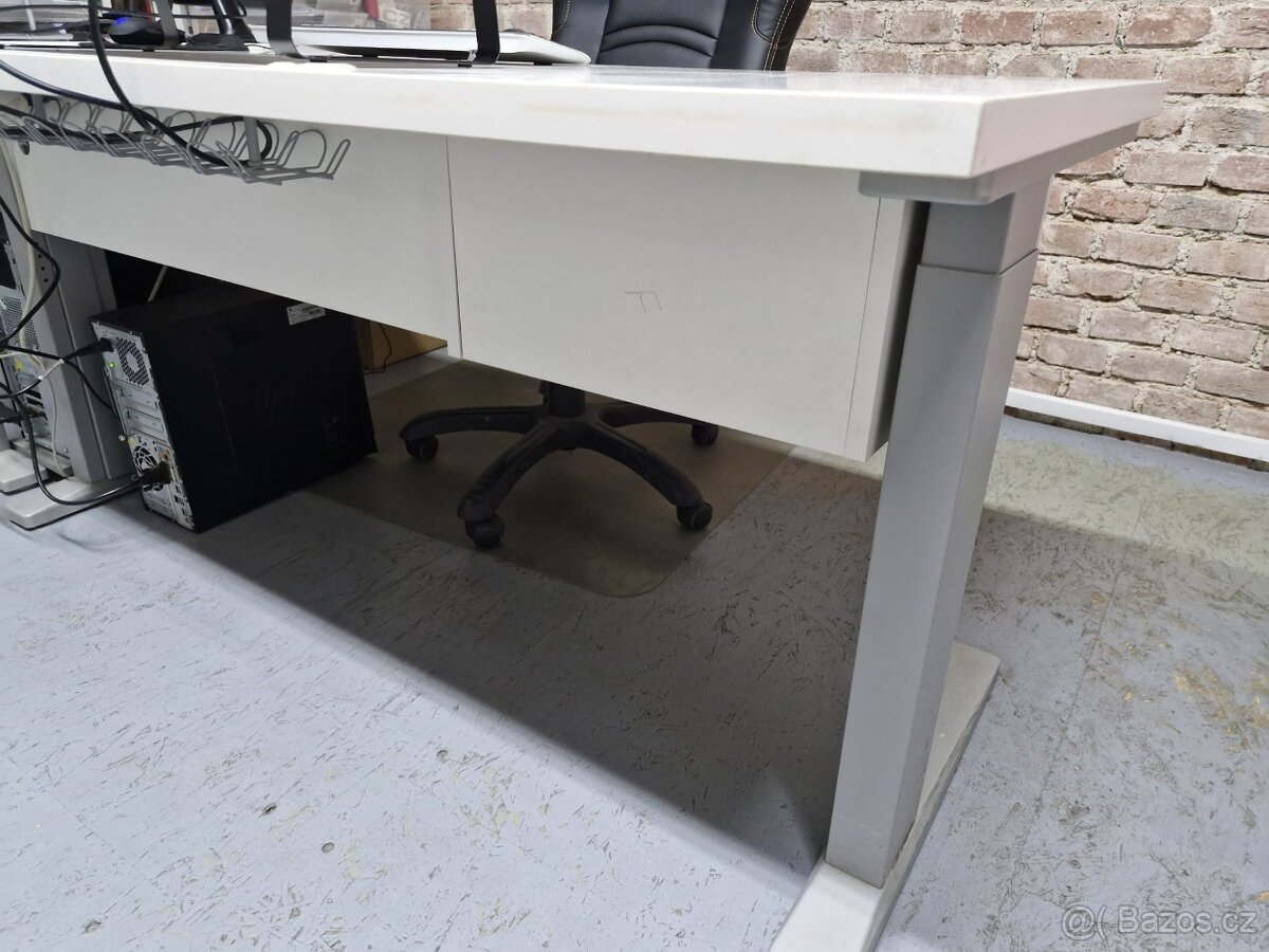 Kancelářský nastavitelný stůl se šuplíky - 3