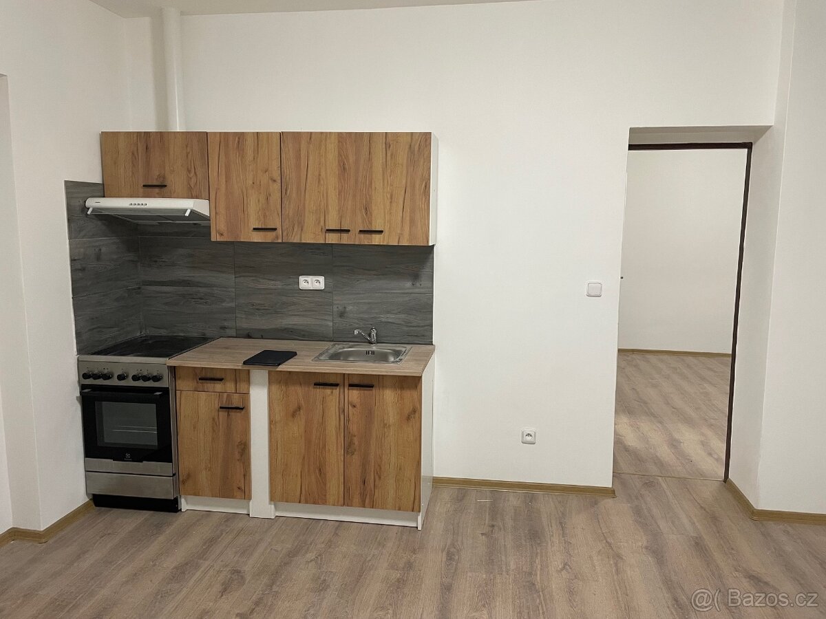 Pronájem bytu 2+kk v Úpici - 3
