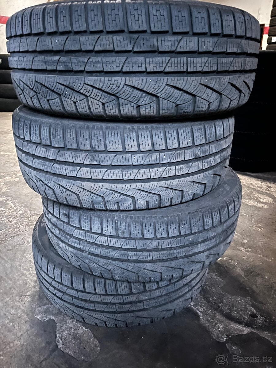 PNEU Pirelli Sottozero 235/50 R19 - 3