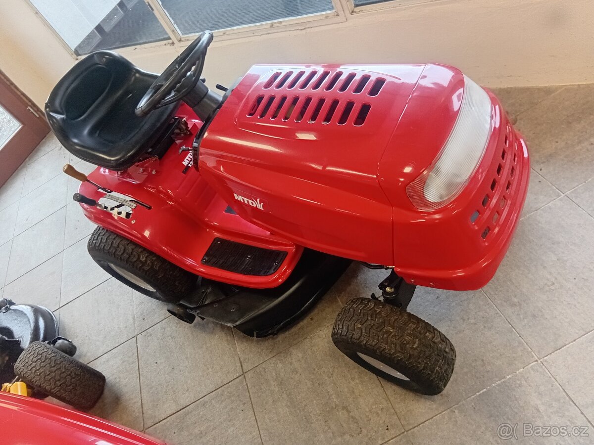 Prodám zahradní traktor MTD 12.5Hp - 3