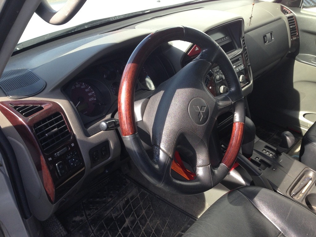 Mitsubishi Pajero 3,2DiD 118kW 2002 - díly - 3