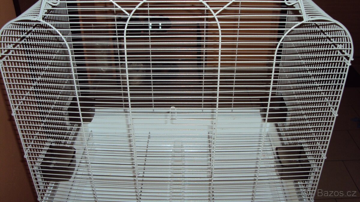Klec pro střední papoušky . - 3