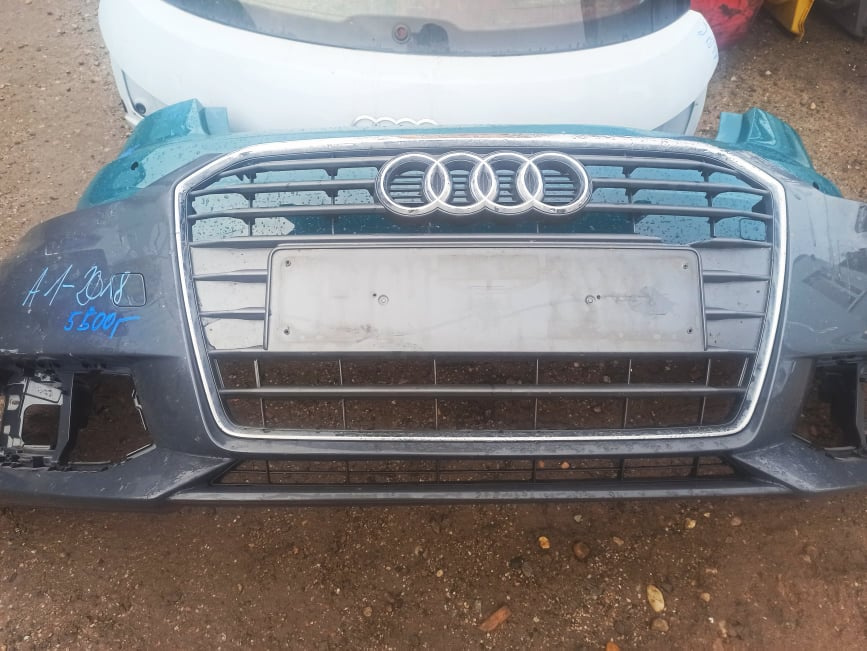 Audi A1 , náhradní díly z vozu a dveře. - 3