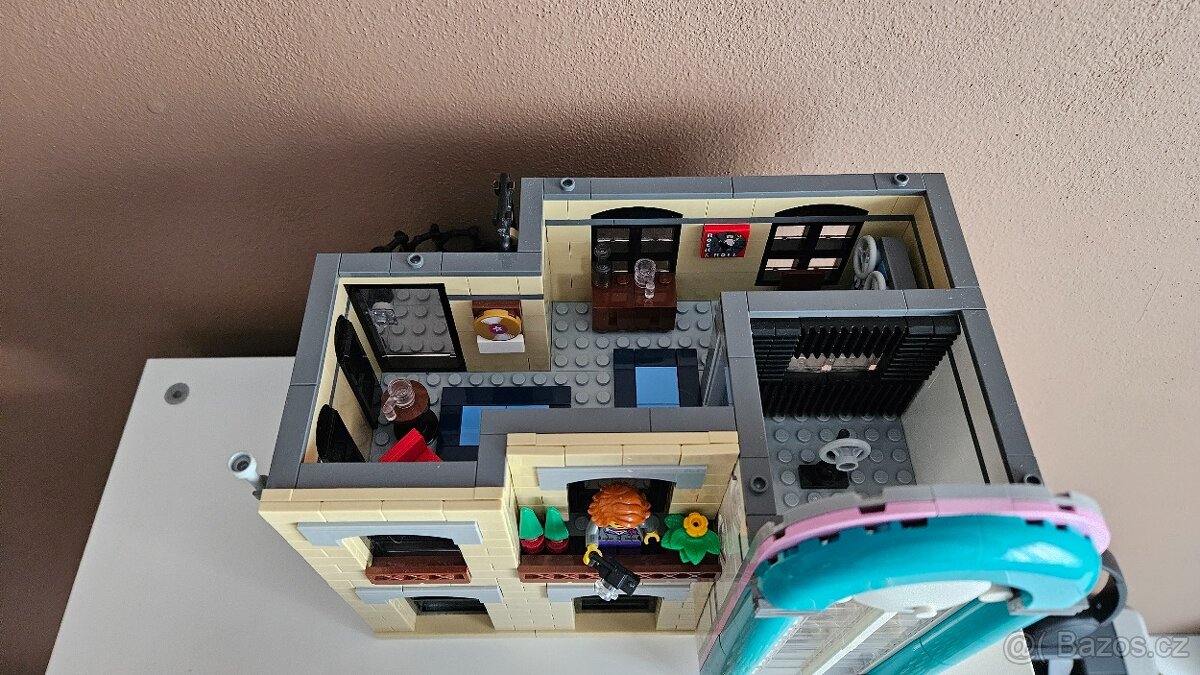 LEGO Creator Expert 10260 Restaurace v centru města - 3