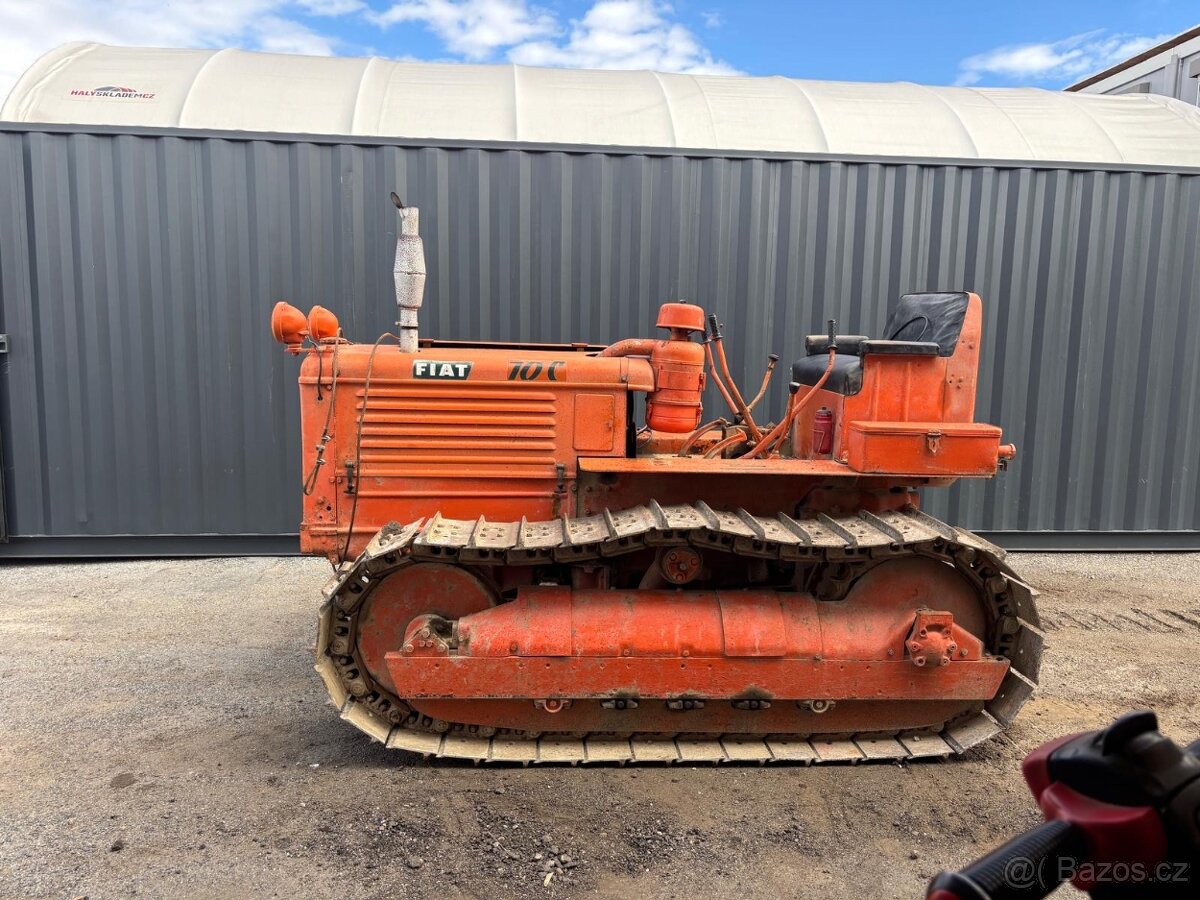 Pásový traktor Fiat 70C - 3
