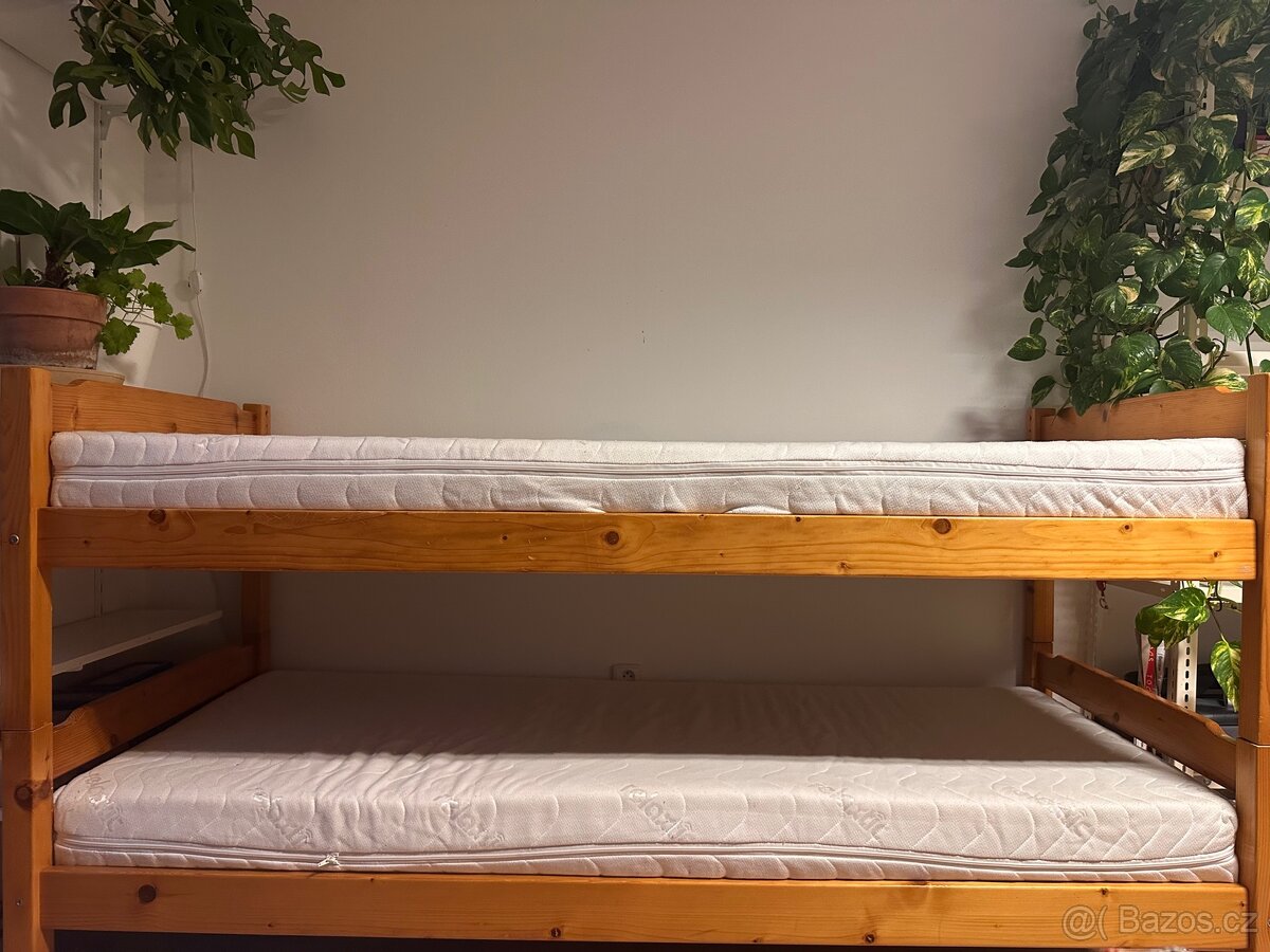 prodej dvou dřevěných smrkových postelí (celomasiv) - 3
