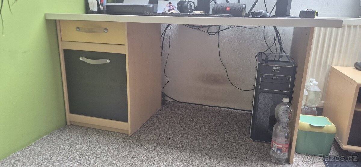 Nábytek z pokoje - 3