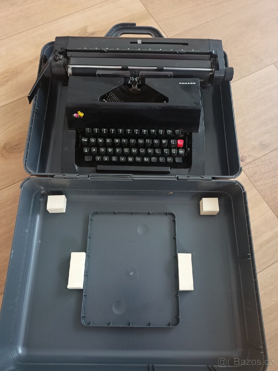 Kufříkový psací stroj - 3