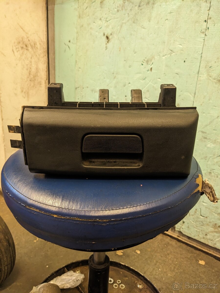 Schránka pod sedadlo škoda octavia 2 - 3