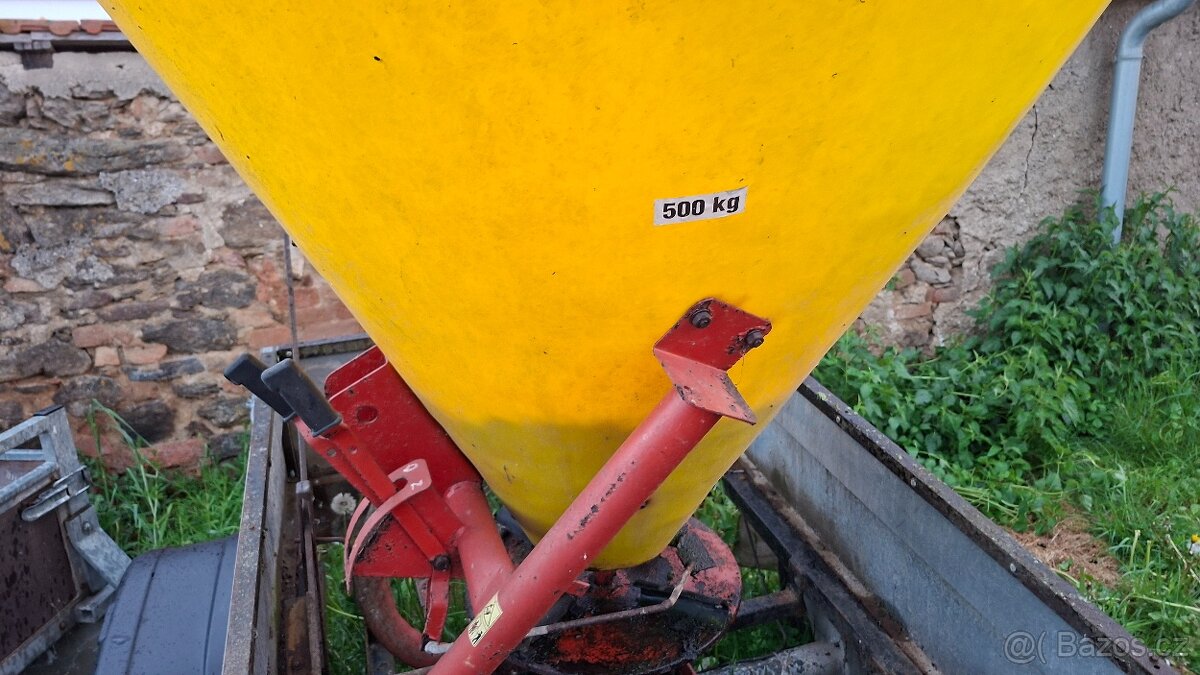 Sypač štěrku, písku, soli - 3