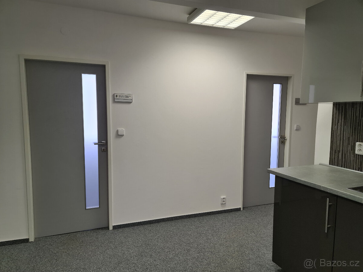 Pronájem kanc. prostor 18,6 m2 + kuch. + WC + Sprcha - 3