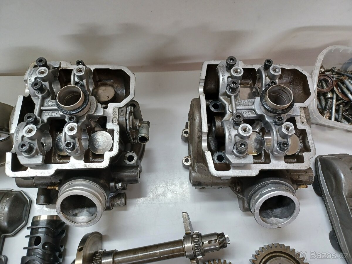 KTM LC8 950 - MOTOR NA DÍLY - 3