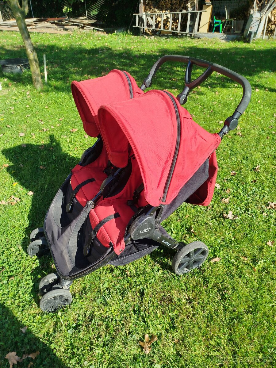 Dvojkočárek Britax - 3