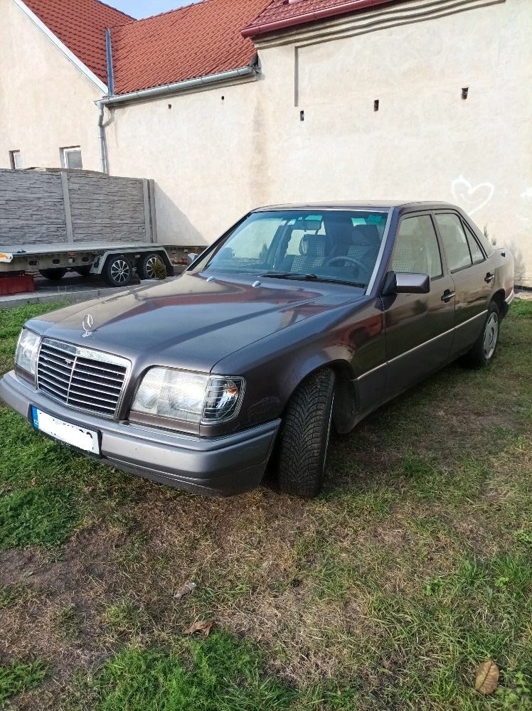 Mercedes E250D W124 1 majitel v CZ - 3
