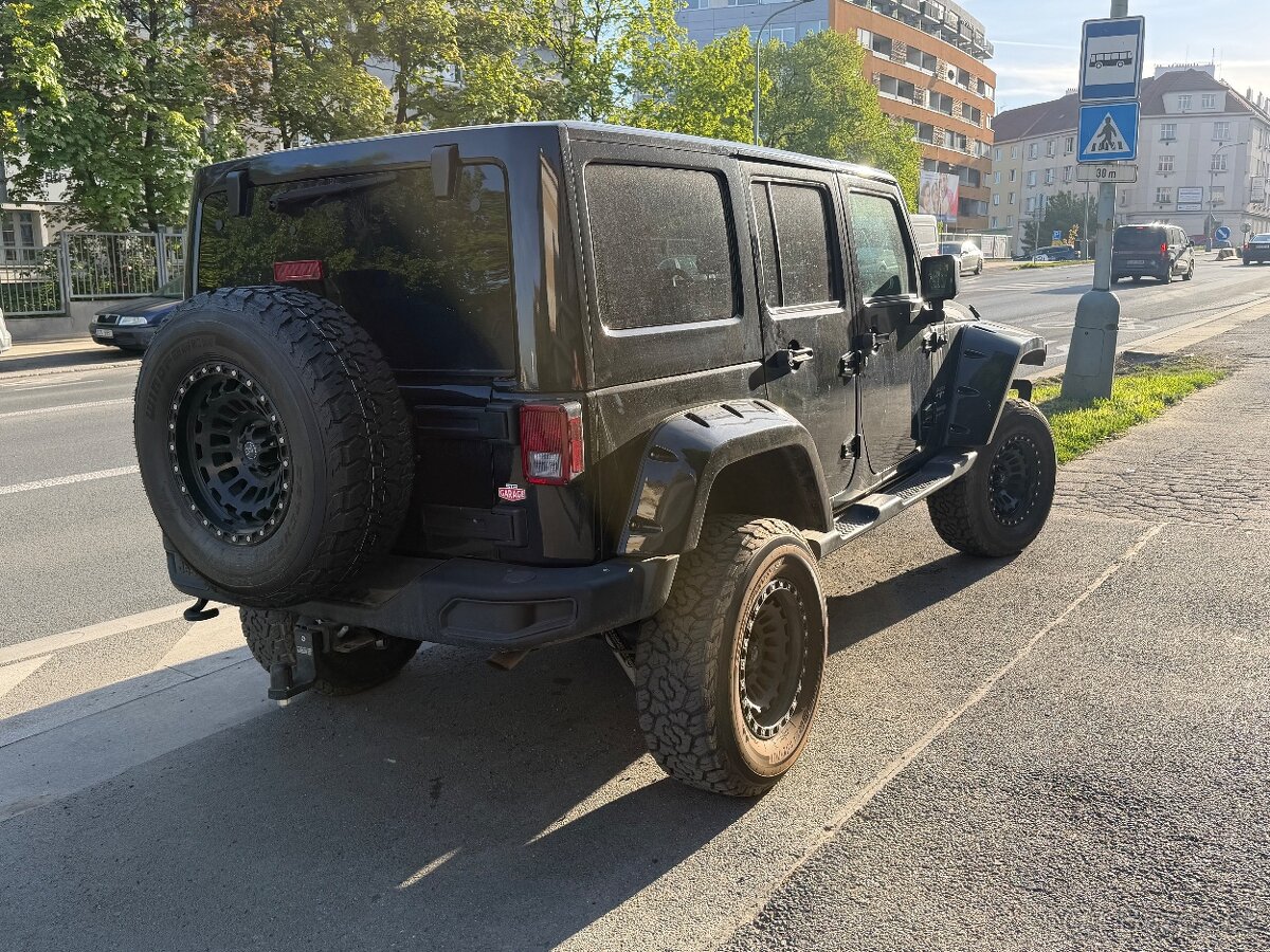 Jeep Wrangler Sahara - 3