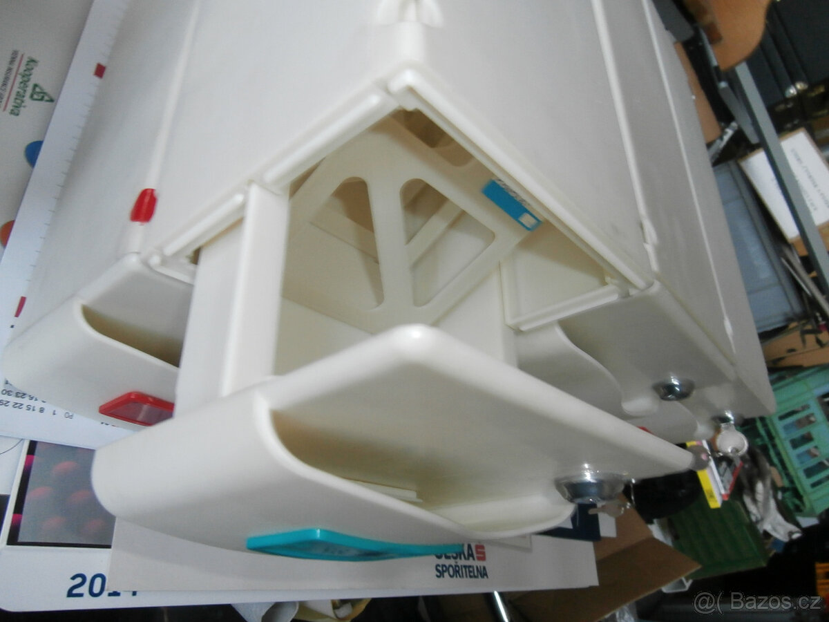 Boxy plastové uzamykatelné 7 ks celek za 400 kč - 3