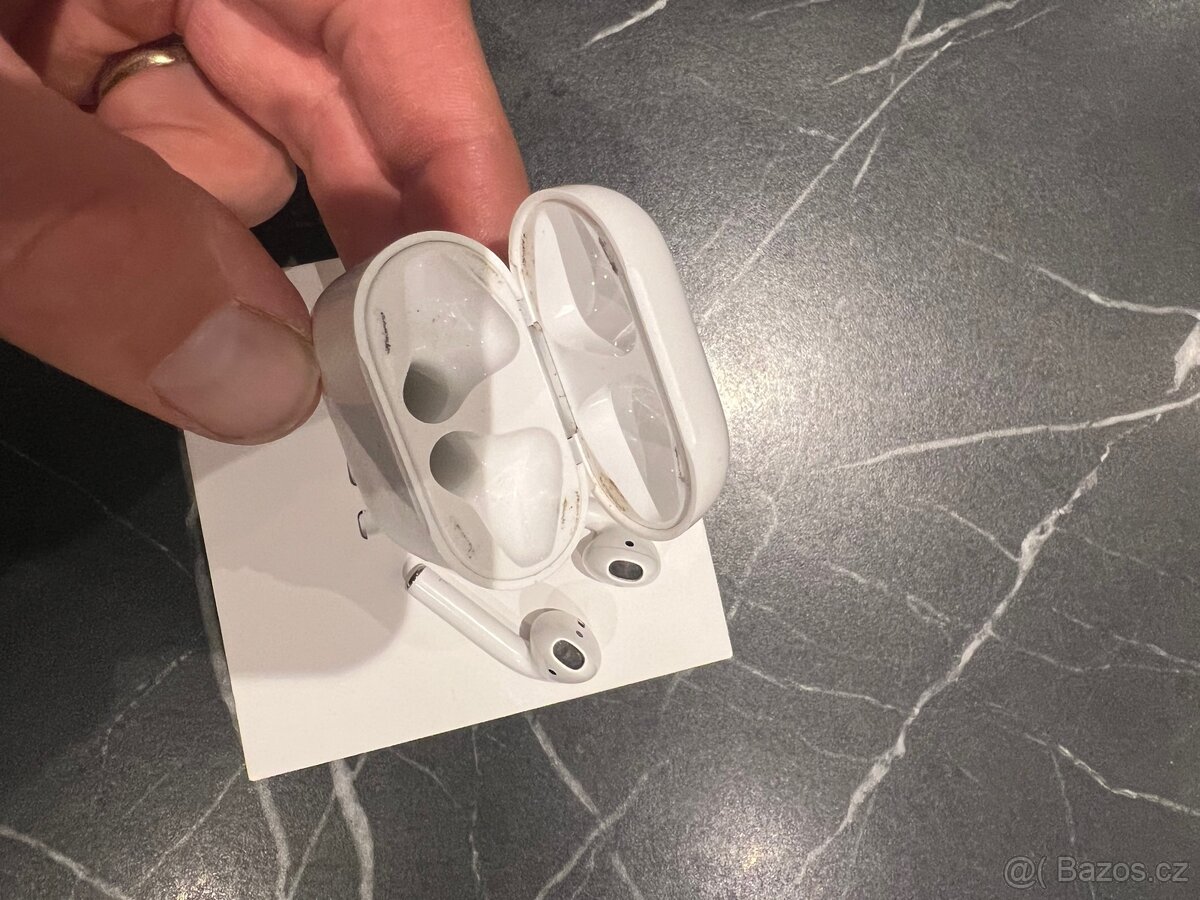 Apple AirPods - 3
