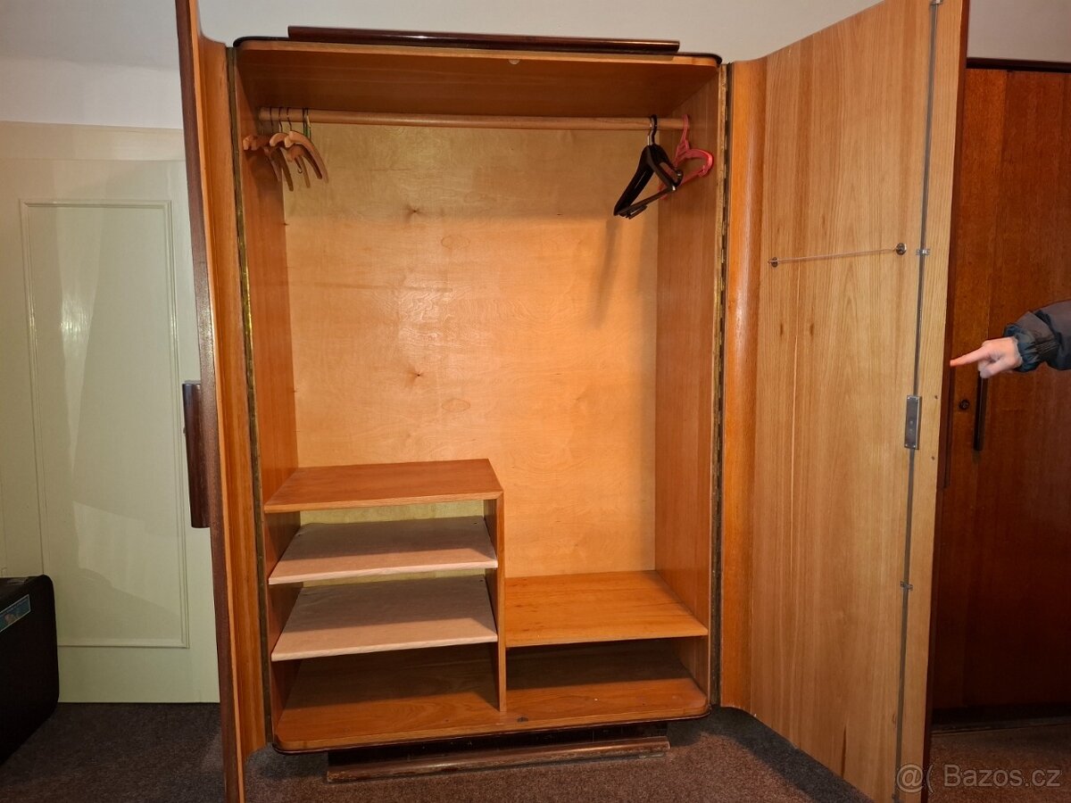 Šatní skříně - 50.léta - 3