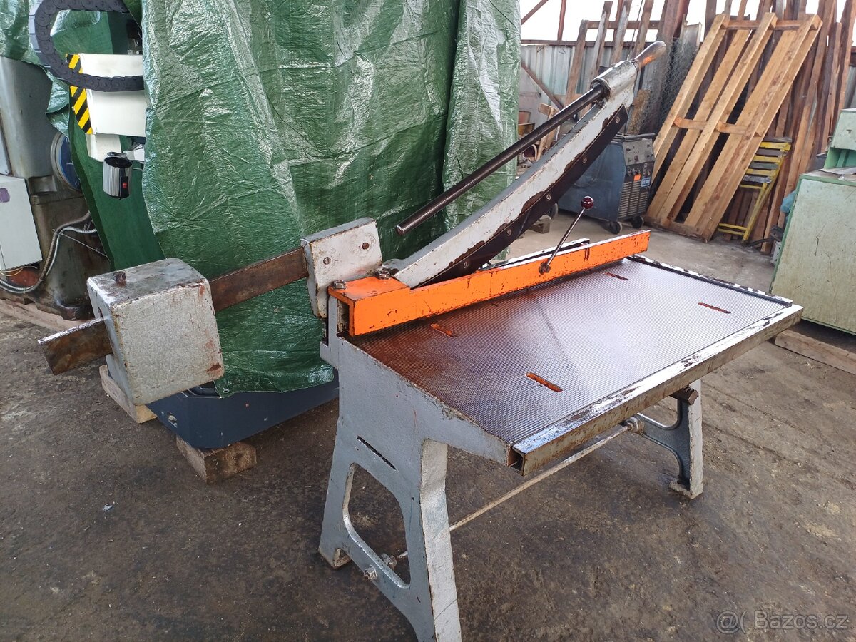 Tabulové nůžky NTP 1000/2,5B - 3