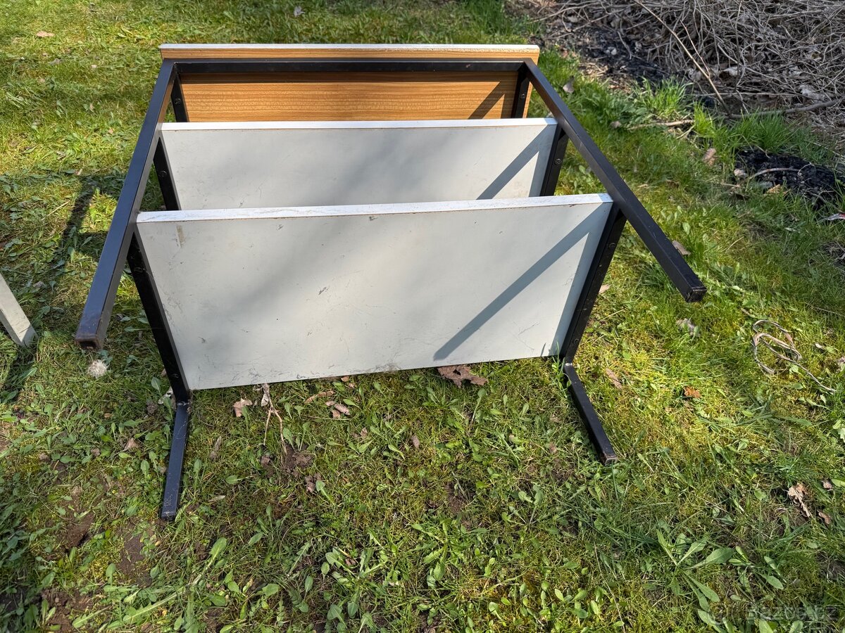 Stolek se 3 policemi - 3